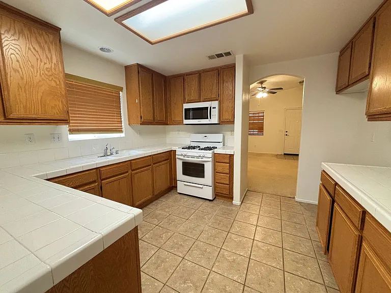 2416 W Valley Vis — Photo 8