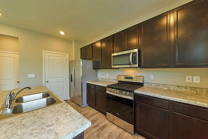 7226 Griffon Ln — Photo 11
