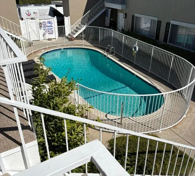 4-1170 Rutland Rd #4 — Photo 8