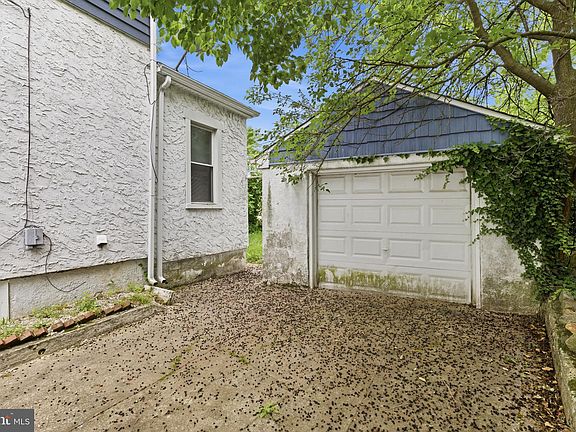 2nd image of 820 Greenhill Rd