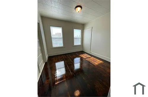 276 Centre St #1R Photo 1