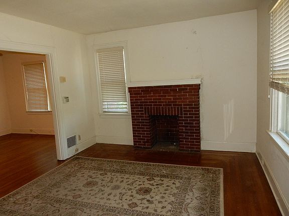 2nd image of 4100 Sherwood Ave APT 2