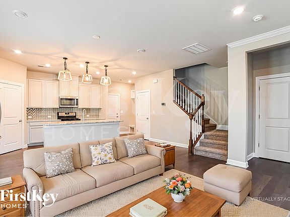 3rd image of 11917 Silverheel Ln