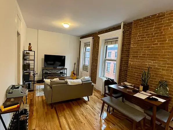143 Waverly Pl APT 2R, New York, NY 10014