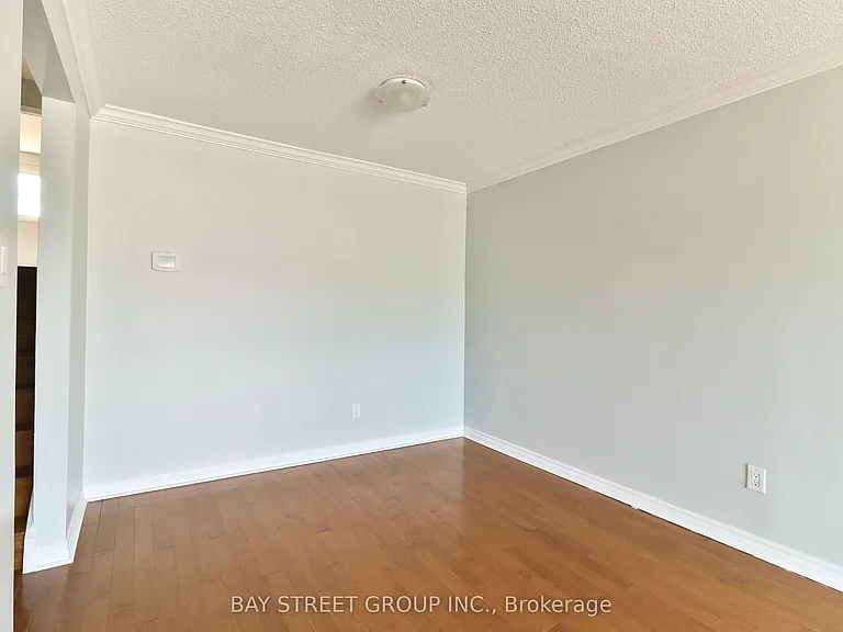 489 Fergo Ave #UPPER — Photo 10