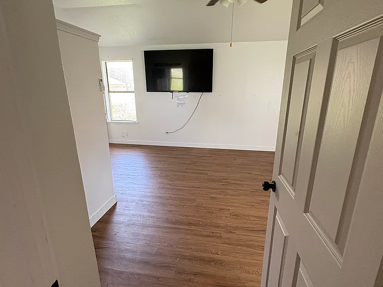 1618 Windmill Ln — Photo 12