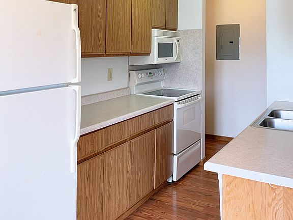 3rd image of 131 W Lind St #11374808