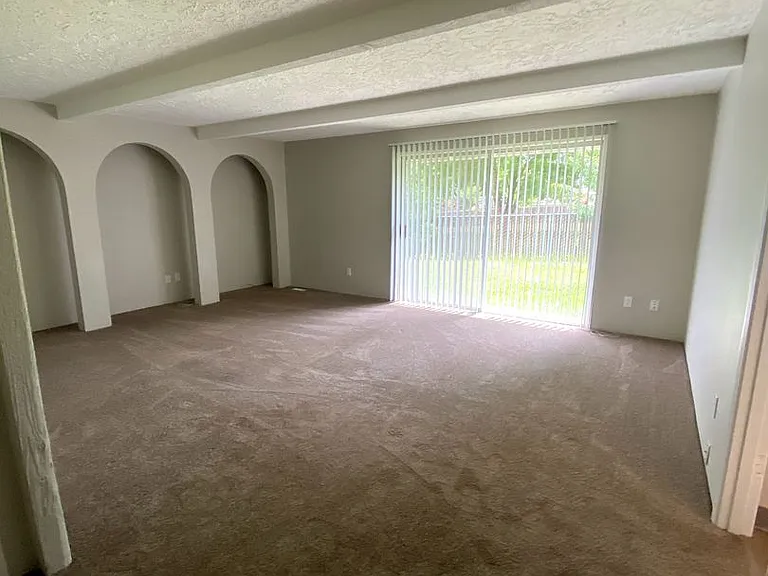 20090 SW Sandra Ct — Photo 8