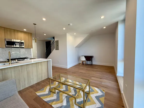 728 Prospect Place image 2 of 21