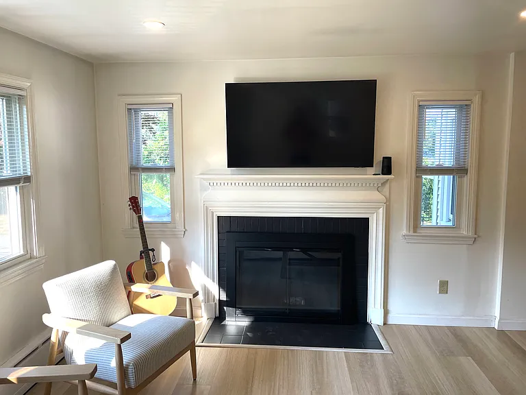 370 Wallis Rd — Photo 12