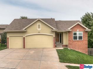 19520 Binney Cir, Elkhorn, NE 68022