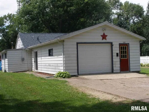 306 8th Ave S, Albany, IL 61230