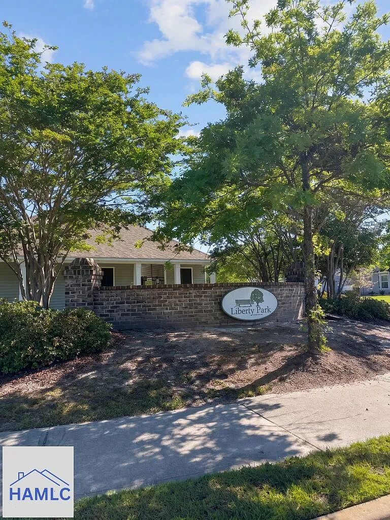3 bed, 2.5 bath, 1810 sqft, $1,890 — Photo 3