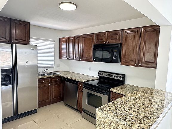 4th image of 941 Crystal Lake Dr APT 401
