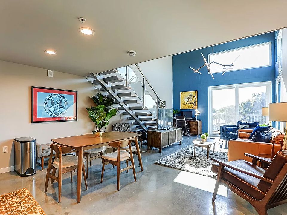 1 bedroom loft living room