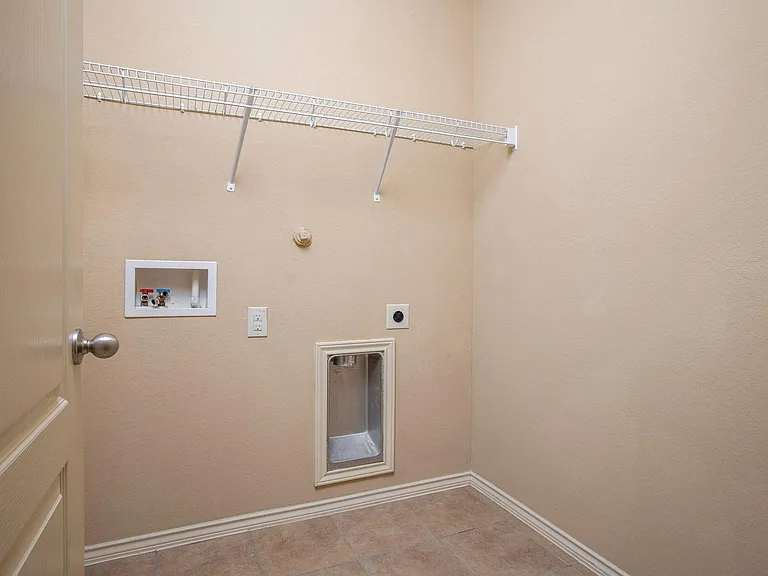 433 Stonebrook Dr — Photo 11
