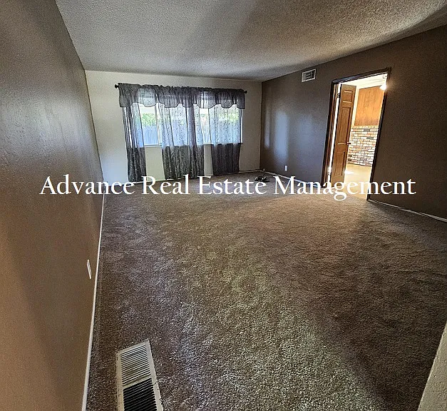 7320 S Land Park Dr — Photo 3