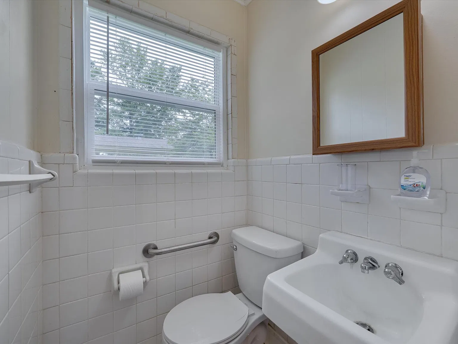 3 bed, 1.5 bath, 900 sqft, $2,550 — Photo 4