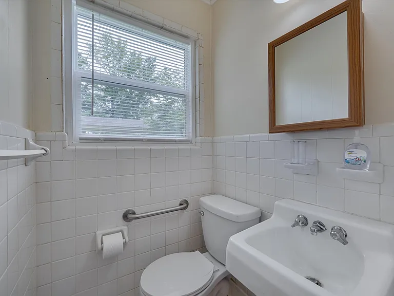 201 Parthenia Dr — Photo 4
