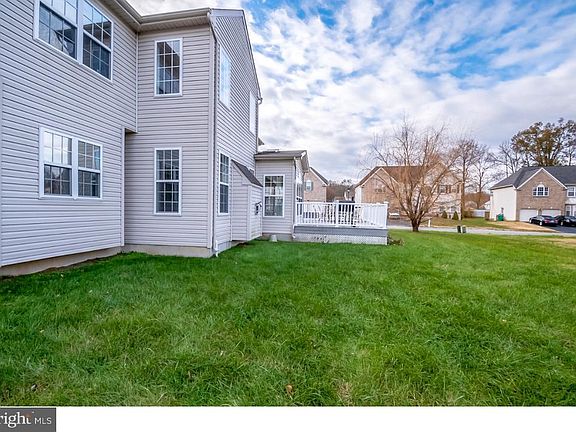 3rd image of 13 Persimmon Dr