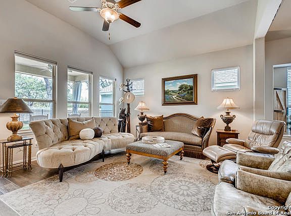 5th image of 105 Escondido
