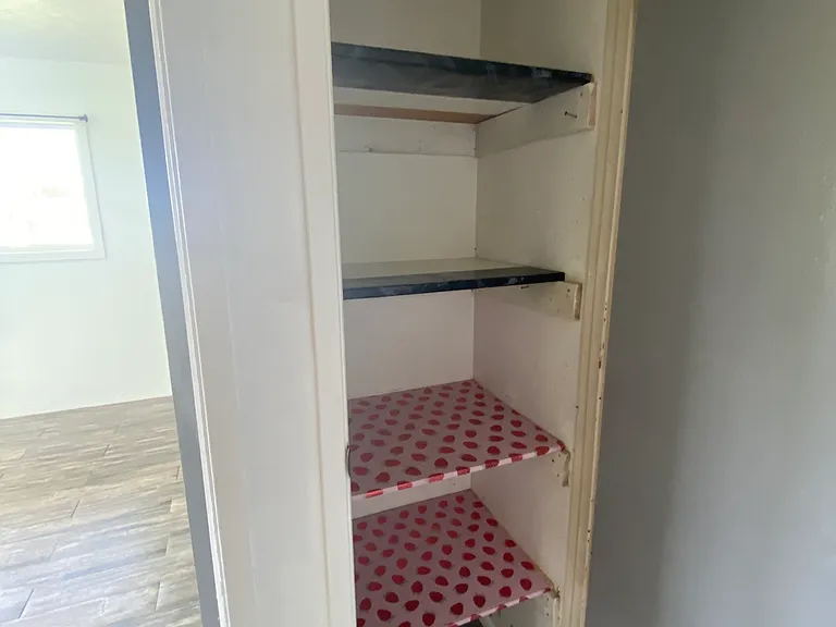 Linen closet in the hall by the bedrooms