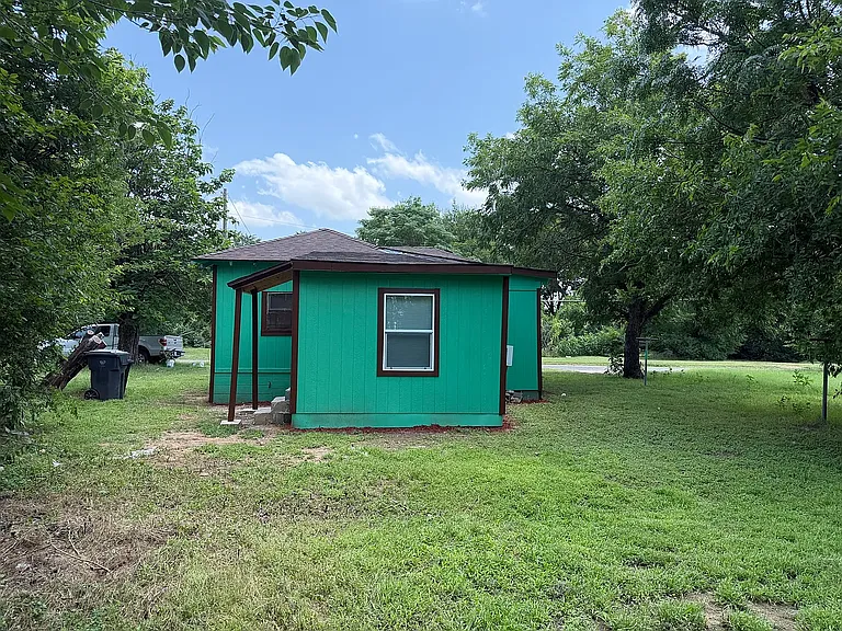 1304 E Clay St — Photo 5