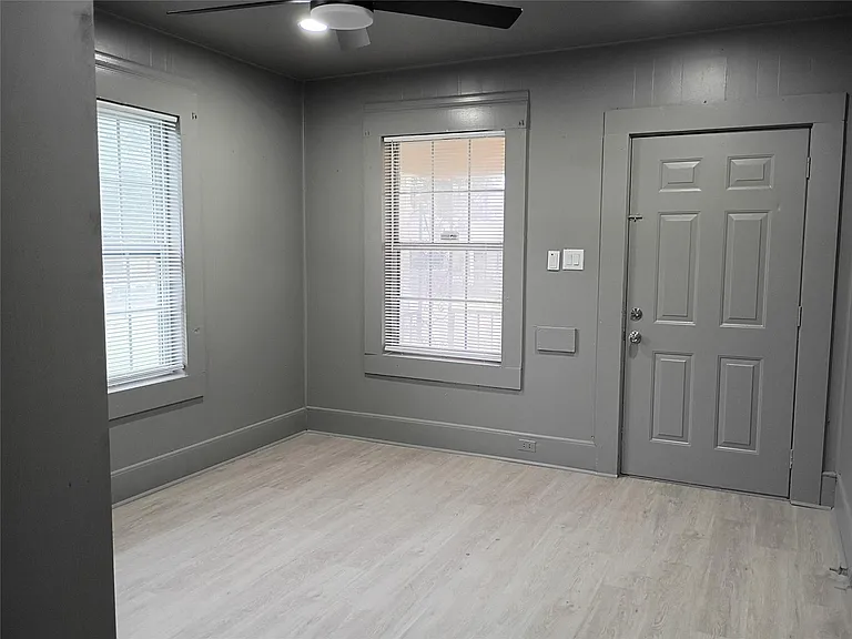 7815 Dayton St — Photo 11