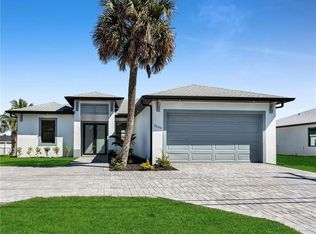 404 SW 28th Pl, Cape Coral, FL 33991