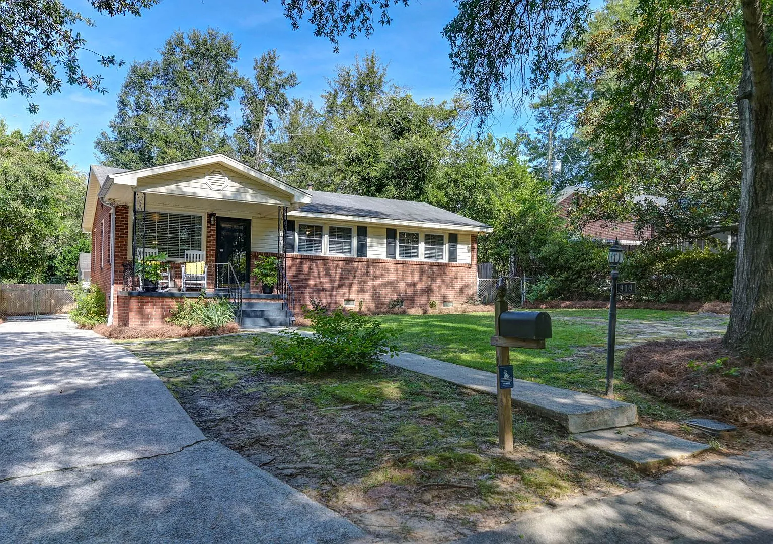 919 Huntington Avenue, Columbia, Sc 29205 3 Bed / 2 Bath Student Rental - Pre-Leasing For 2027-20... — Photo 2