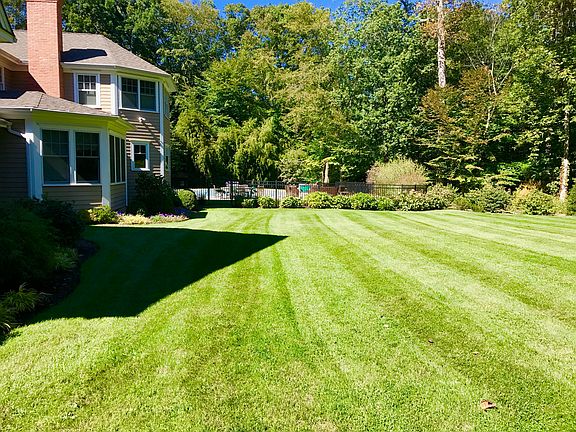 4th image of 46 Weeburn Dr