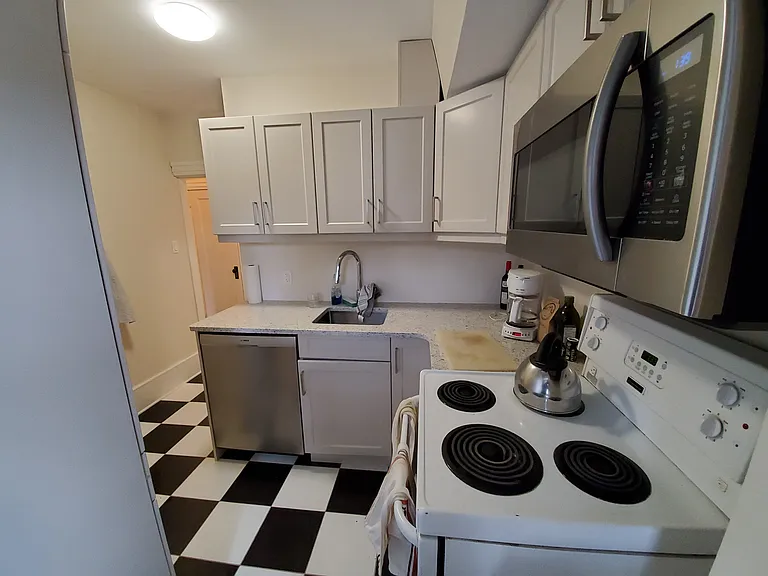 174 Earl St #8 — Photo 12