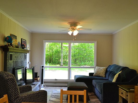 3rd image of 5216 E Shore Dr NE