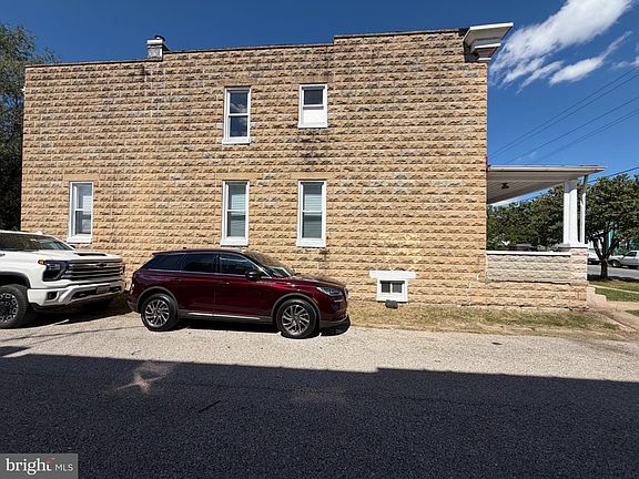 5th image of 3818 6th St