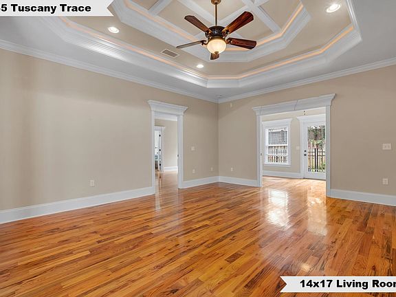 4th image of 35 Tuscany Trce