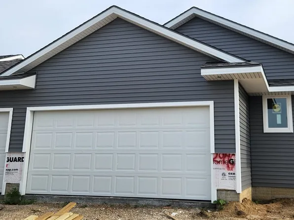 2940 Primrose Ln, Pella, IA 50219