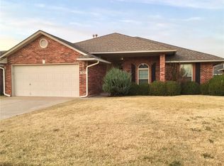 909 SE 37th St, Moore, OK 73160