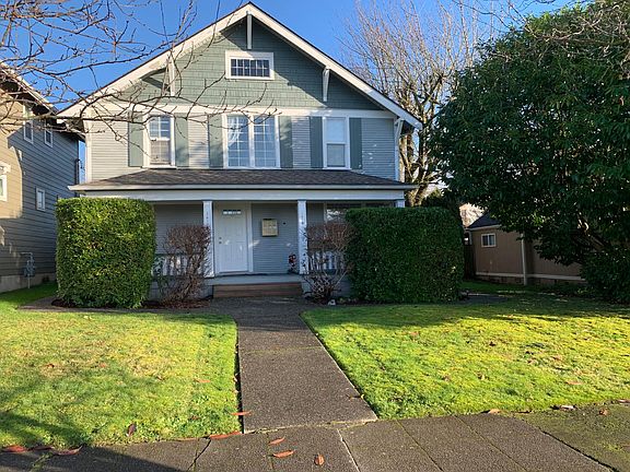 Entrance to 1419 on south side.