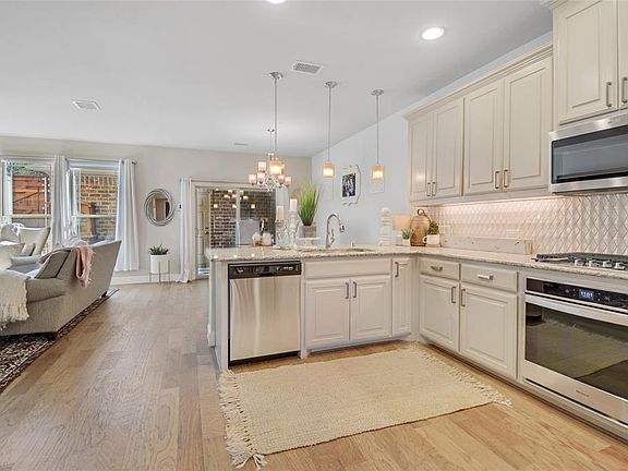 3rd image of 309 Carnaby Ct