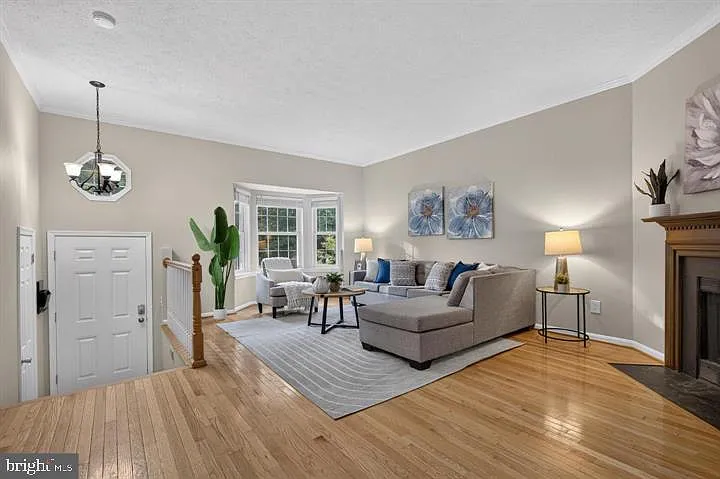 4 bed, 3.5 bath, 2052 sqft, $3,200 — Photo 2
