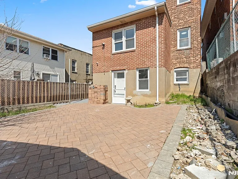 244 Lincoln Ave #2 — Photo 12
