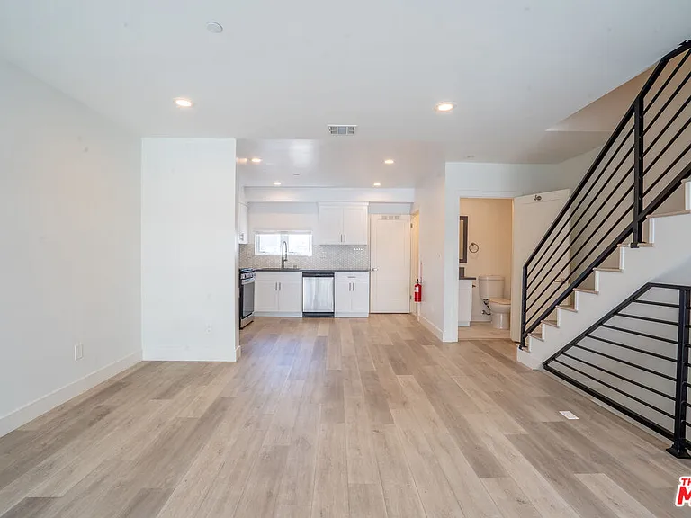 608 N Gramercy Pl — Photo 1