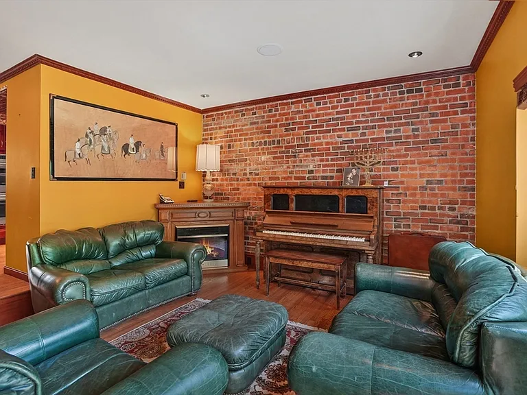 131 Perkins St #131 — Photo 4