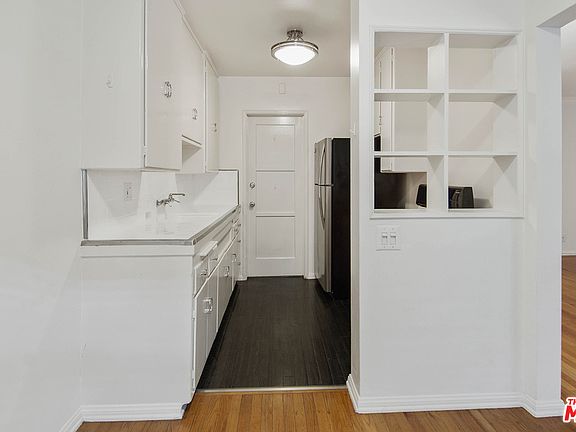 4th image of 8565 Holloway Dr APT 2