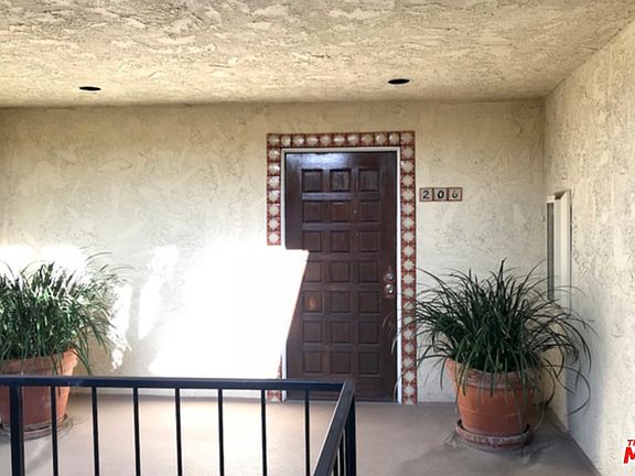 3rd image of 1323 S Carmelina Ave APT 206