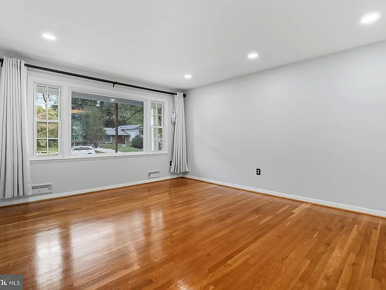 5023 King Richard Dr — Photo 7
