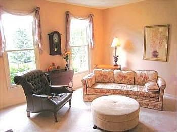 4th image of 381 Butterfield Cir