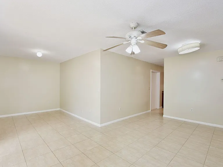 365 E Marvin Ave — Photo 6