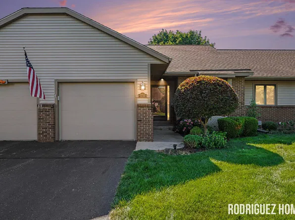 1731 Lakeview Dr #6, Zeeland, MI 49464