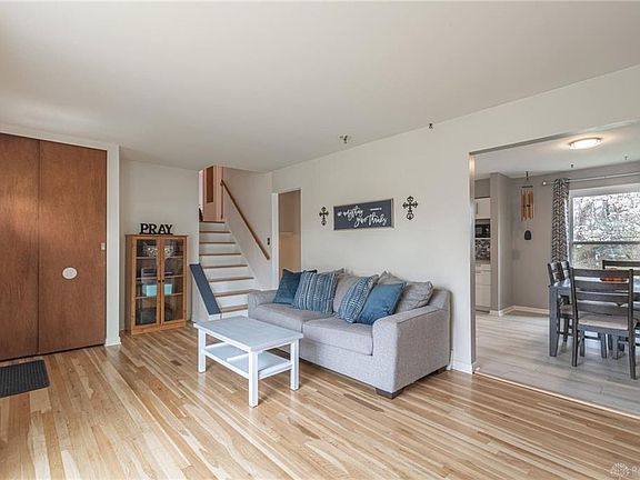 3rd image of 10598 Breedshill Dr